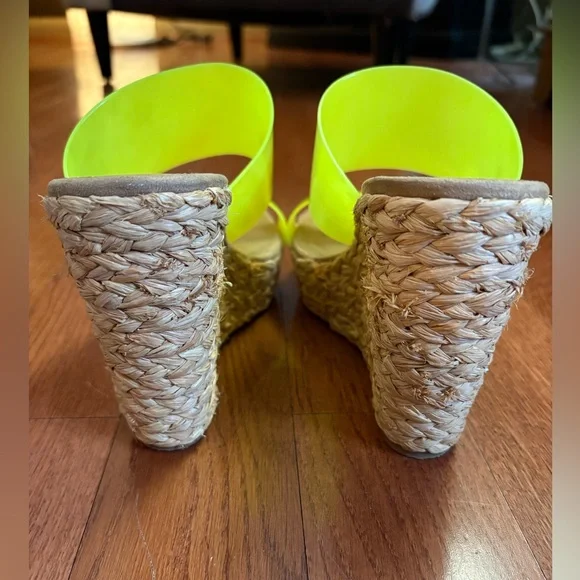 Gianni Bini Bright Neon Yellow Slide Sandals. Size women’s 7 1/2 - Picture 8 of 9